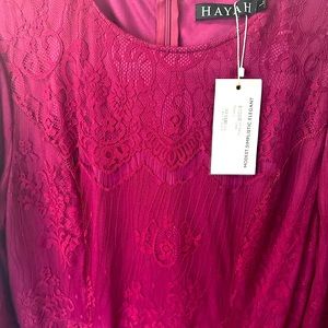 I’m selling a brand new fully lace dress size large.